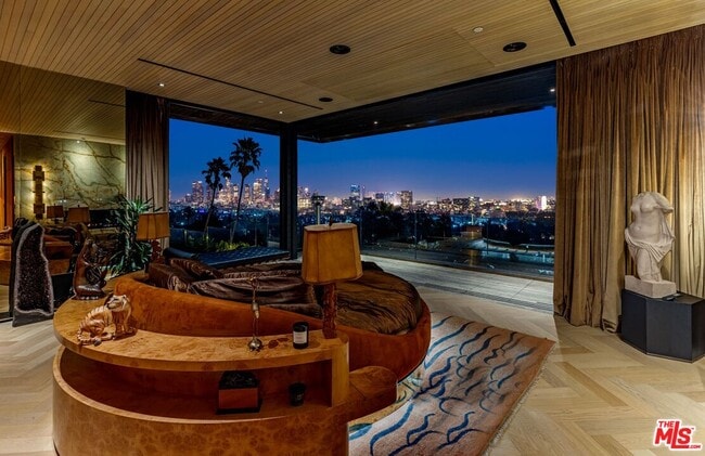 Building Photo - 1851 N Stanley Ave