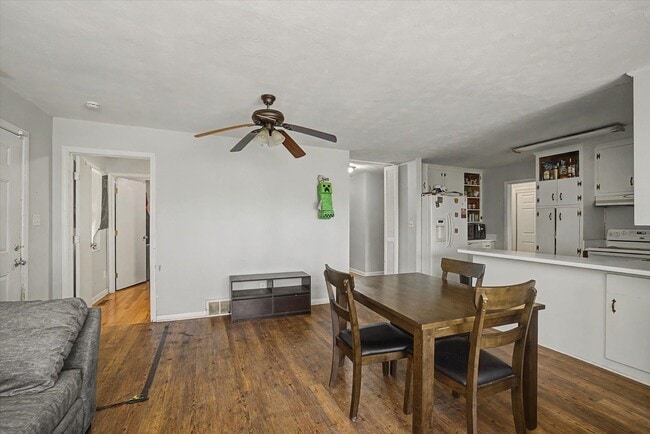 Building Photo - 233 Westridge Dr