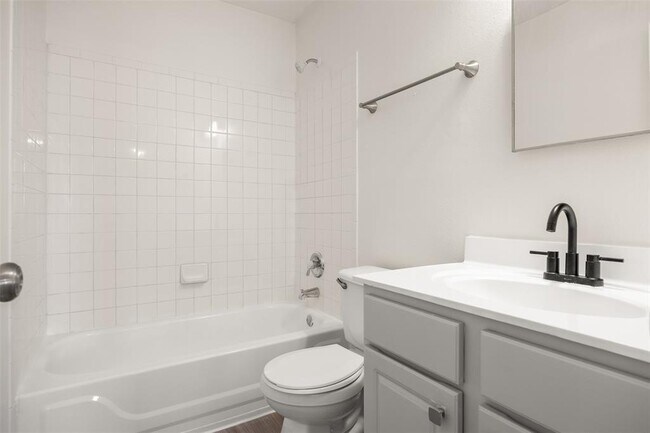 Building Photo - 1114 Thorn Creek Pl