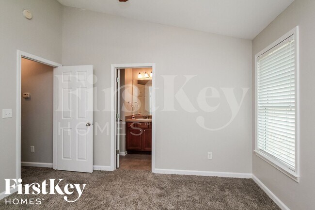 Building Photo - 10140 Benton Woods Dr