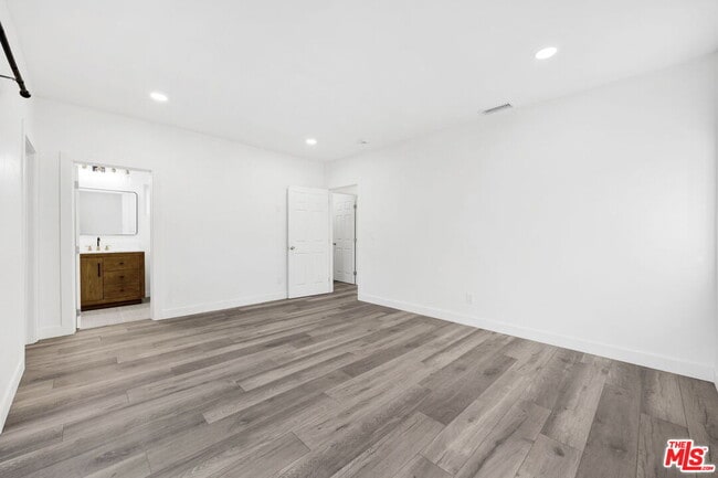 Building Photo - 1213 Thompson Ave