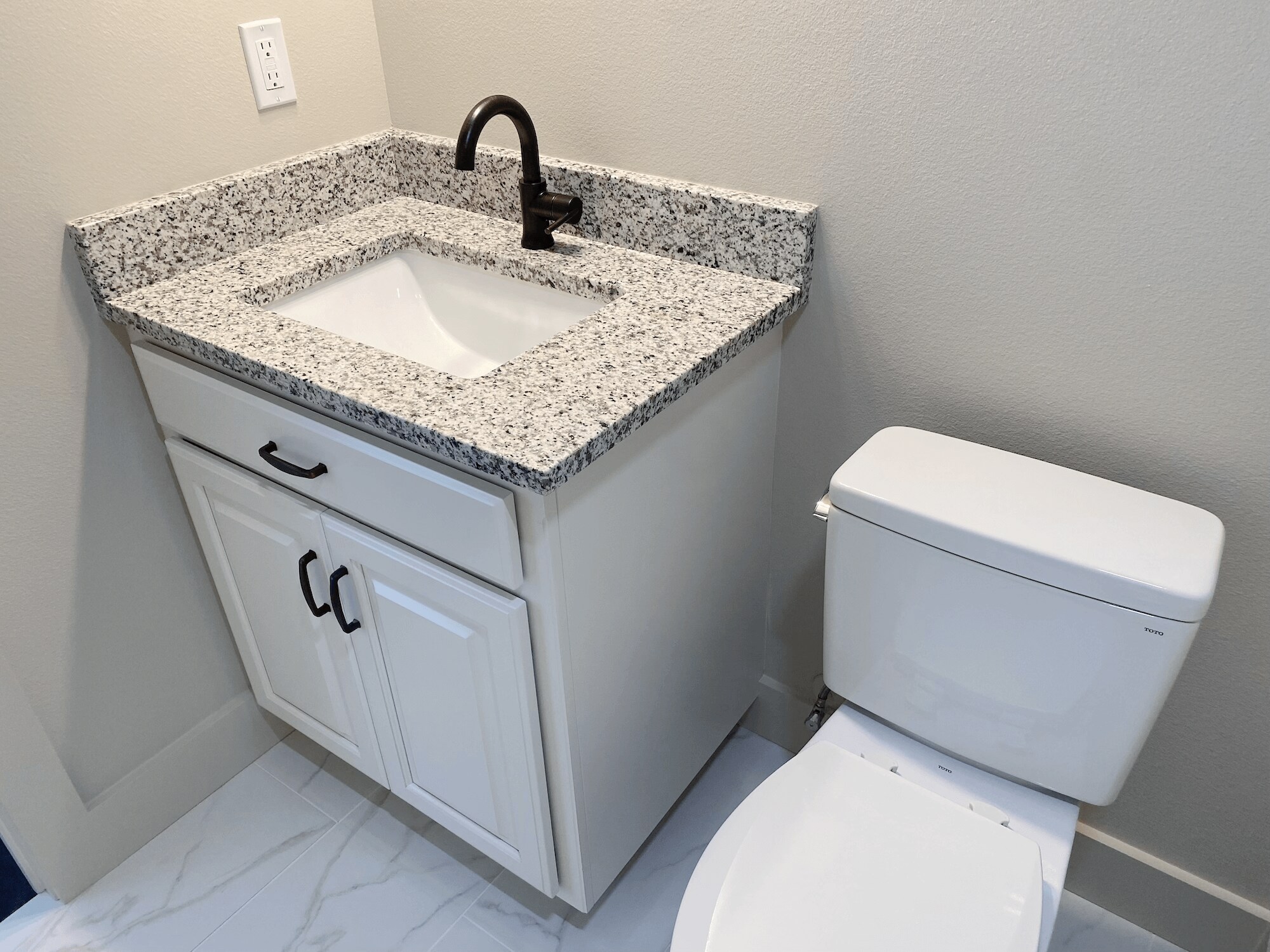 Building Photo - 906 S Main St