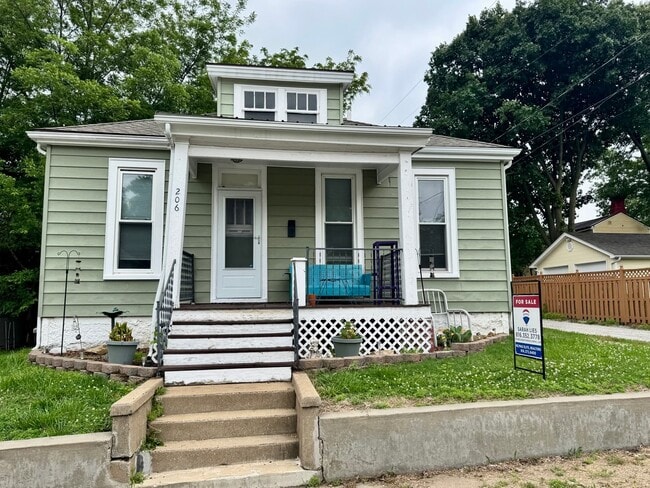 Building Photo - 206 S 15th St