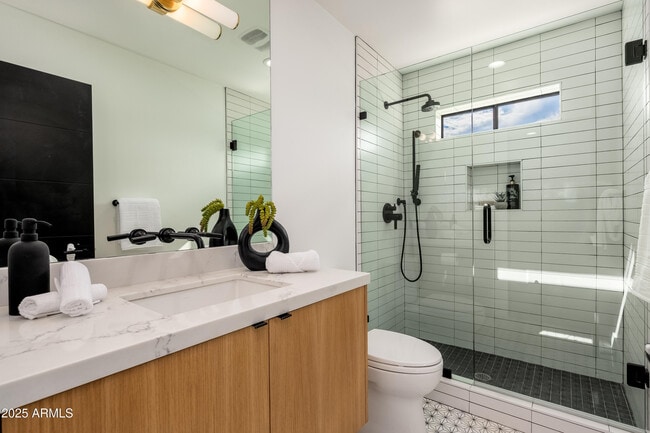 Building Photo - 4421 E Earll Dr