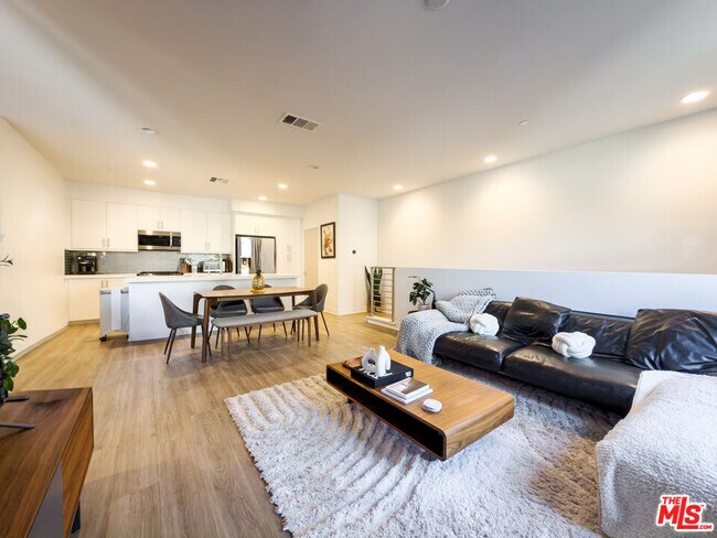 Building Photo - 2111 N Cahuenga Blvd