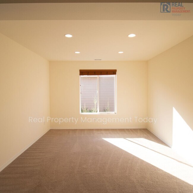 Building Photo - Beautiful 2 Bed Rambler! 55+ Community!