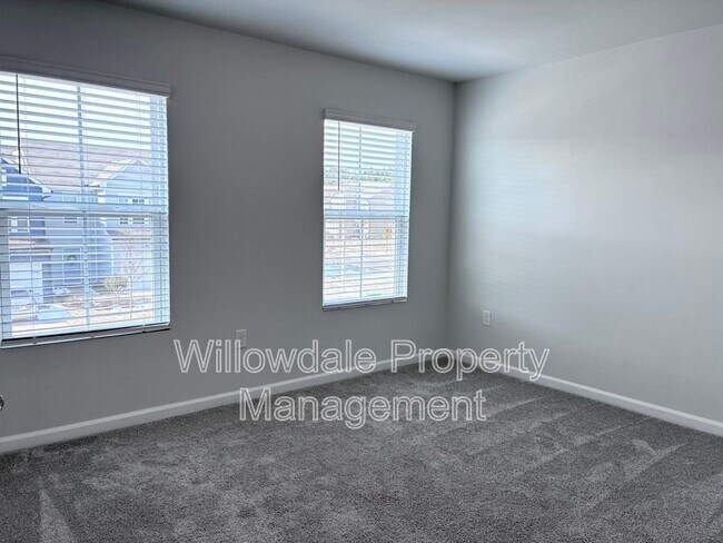 Building Photo - 866 McKenzie Pk Ter