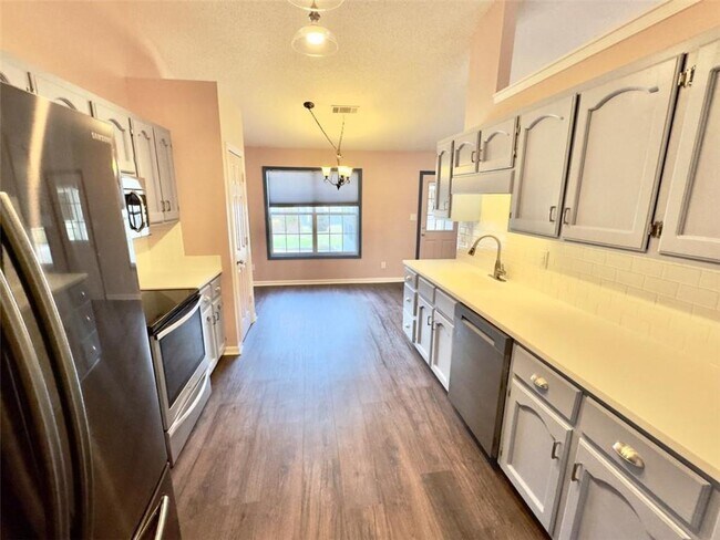 Building Photo - 705 Ridgeland Rd