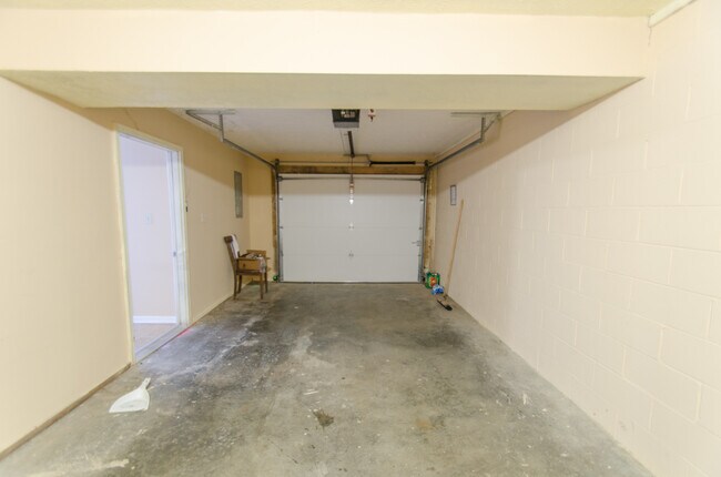 Building Photo - 1209 E Hunter Ave