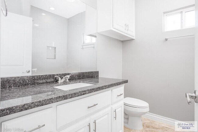 Building Photo - 1434 White Oak Dr