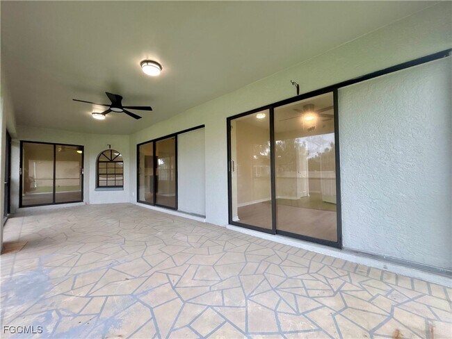 Building Photo - 2200 SW 40th St