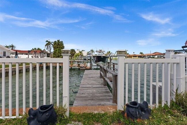 Building Photo - 710 116th Ave