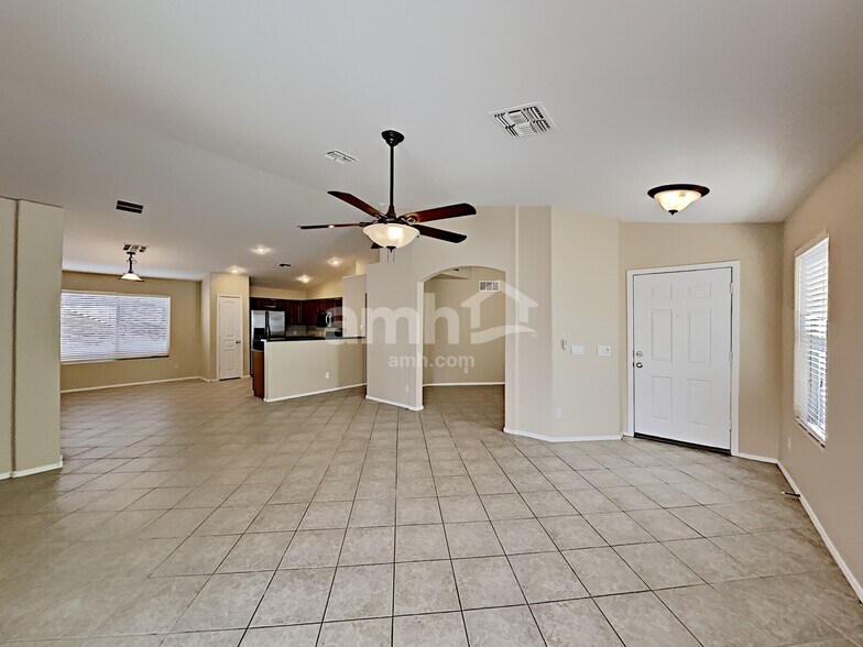 Building Photo - 3804 W Five Mile Peak Dr