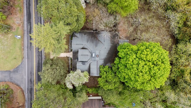 Building Photo - 802 N Poplar St