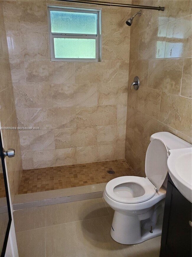 Building Photo - 701 Columbus Pkwy