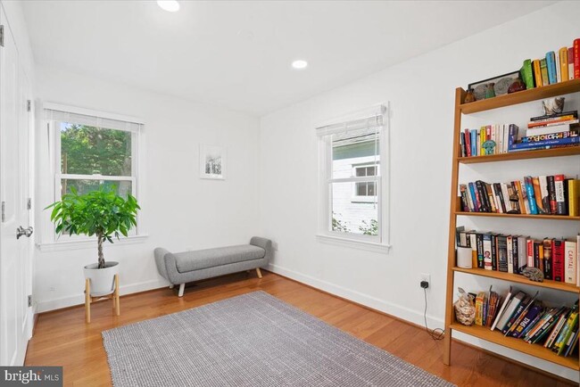 Building Photo - 4842 Park Ave
