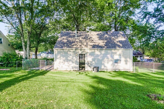 Building Photo - 890 Bucknell Rd