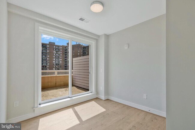 Building Photo - 635 Slaters Ln
