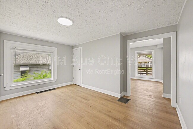 Building Photo - 1710 Lawn Ave