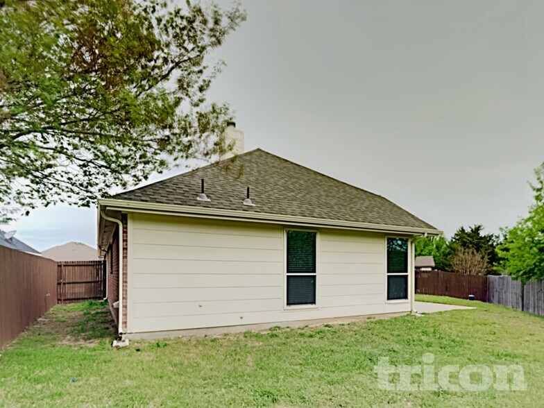 Building Photo - 906 Pheasant Dr