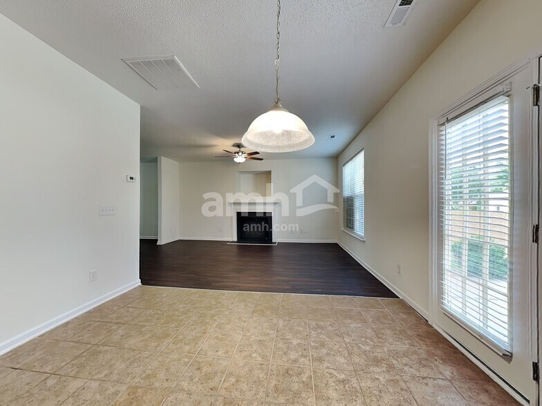 Building Photo - 6016 Glen Way Dr