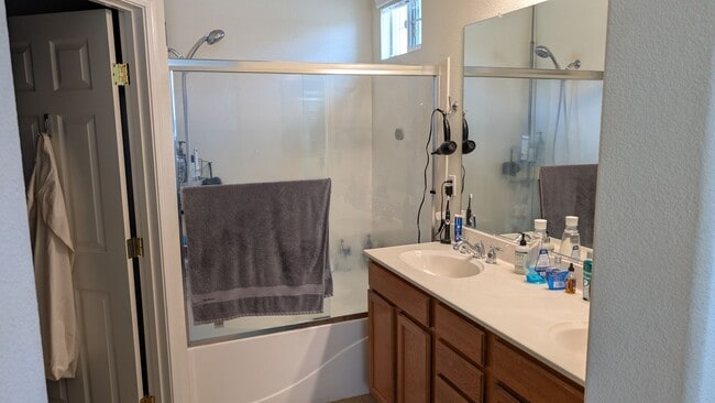 Building Photo - WELCOME HOME! Available 2 Bedroom 2 Bath Located in Elk Grove! Contact us today!!!