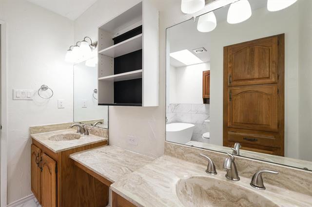 Building Photo - 2301 Travis Dr