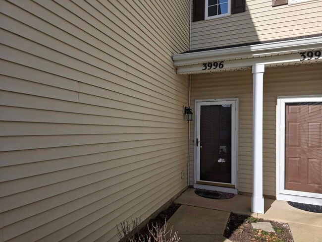 Building Photo - 3996 Blackstone Dr