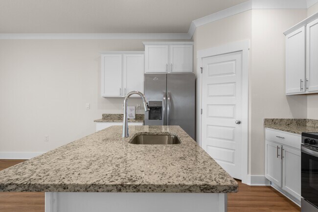 Building Photo - 1009 Hayward Lp