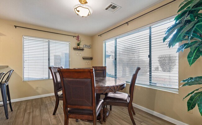 Building Photo - 3 BR 2.5 BA Glendale