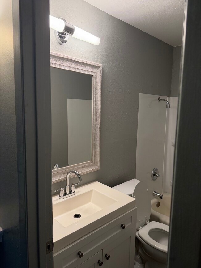 Building Photo - Pine Street Terrace