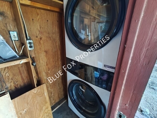 Building Photo - 3755 S Amos Pl