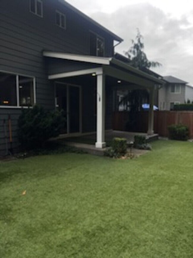 Building Photo - 5 Bedroom plus a Bonus Room in Gig Harbor
