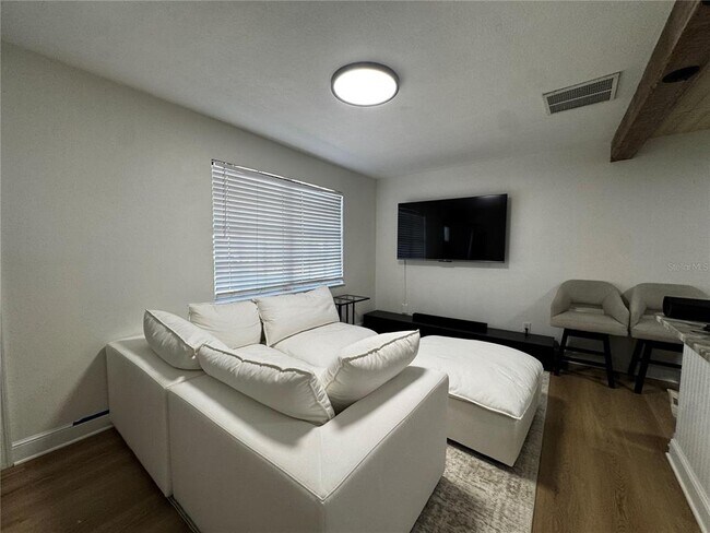 Building Photo - 3008 Hillview St