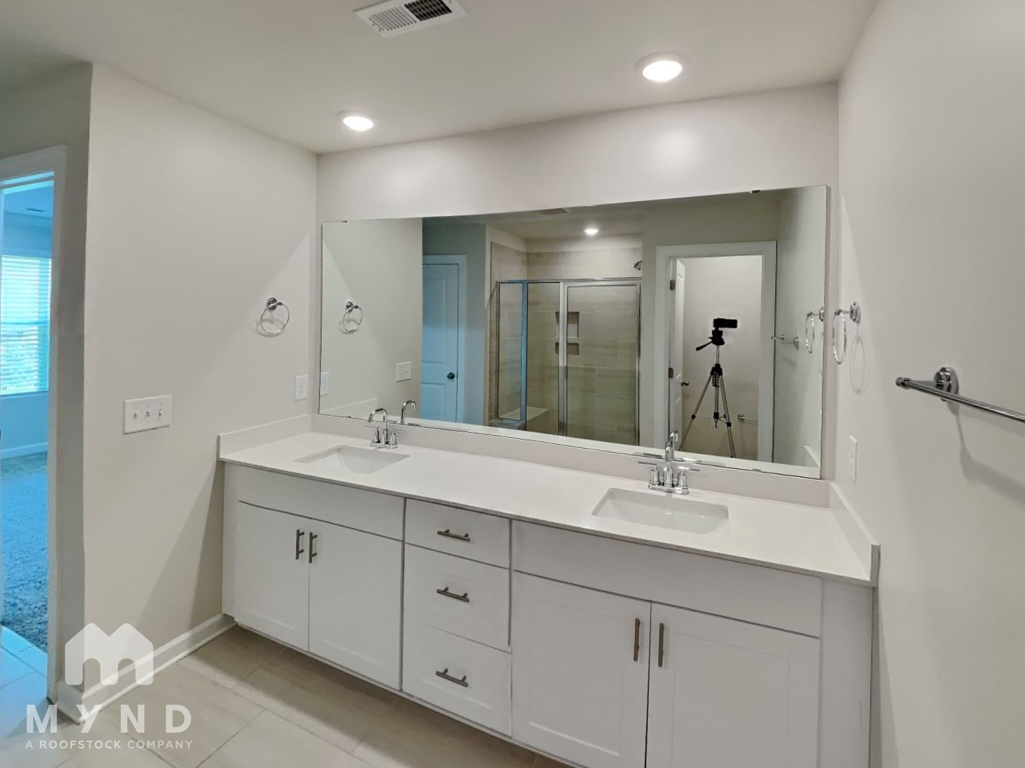 Building Photo - 3325 Lisburn St