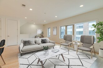 Building Photo - Northern Liberties Townhome with Parking Included