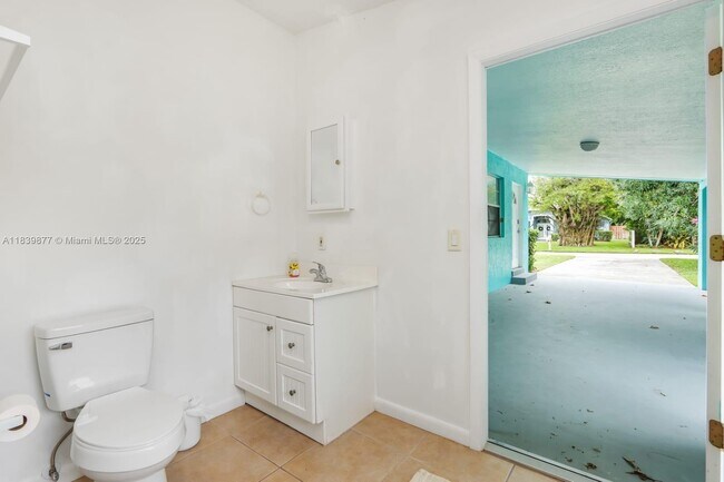 Building Photo - 1115 Hernando St