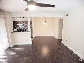 Building Photo - Gorgeous first floor 2/2 condo x Rent @ W...