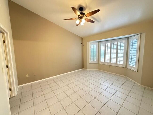 Building Photo - Carry Over Showing: This property has been shown before and will be rented to the first most qual...