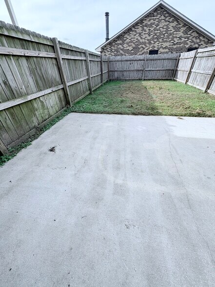 Building Photo - 1534 S Patout St