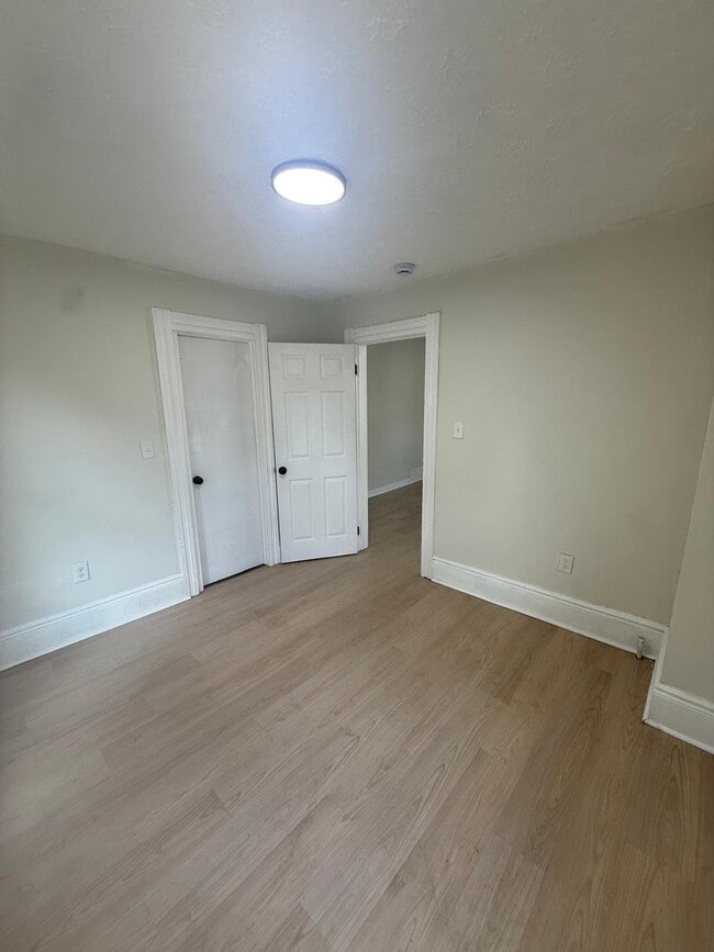 Building Photo - 3202 Bradwell Ave