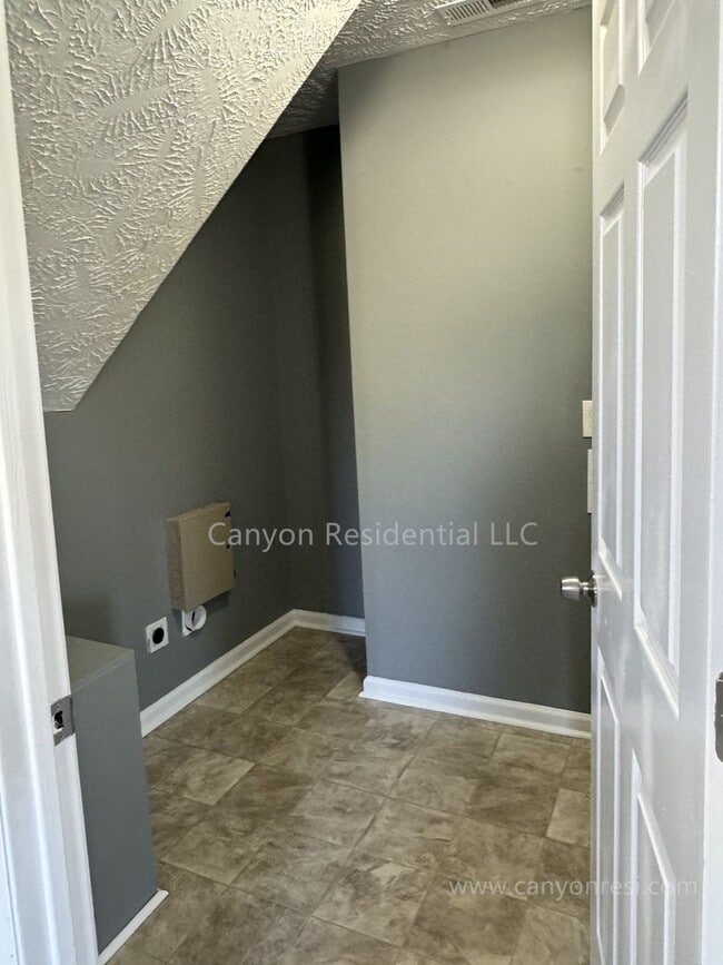 Building Photo - 1231 Alexwood Dr