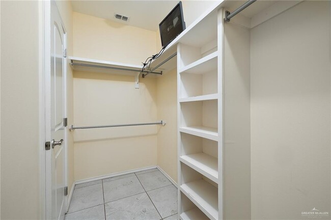 Building Photo - 3720 Yellowhammer Ave