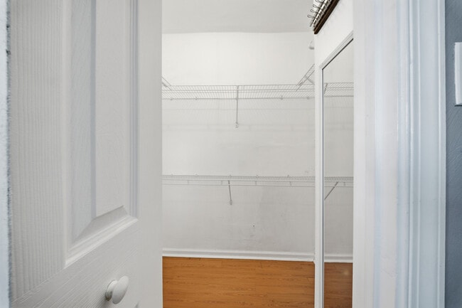 Building Photo - 824 W Ocean View Ave