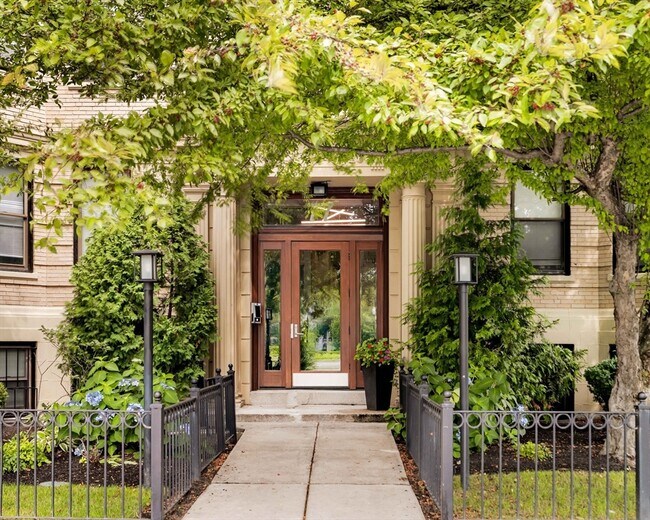 Building Photo - 81 Park Dr