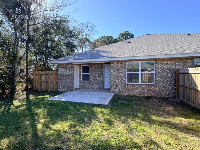 Building Photo - 2168 Paloma St