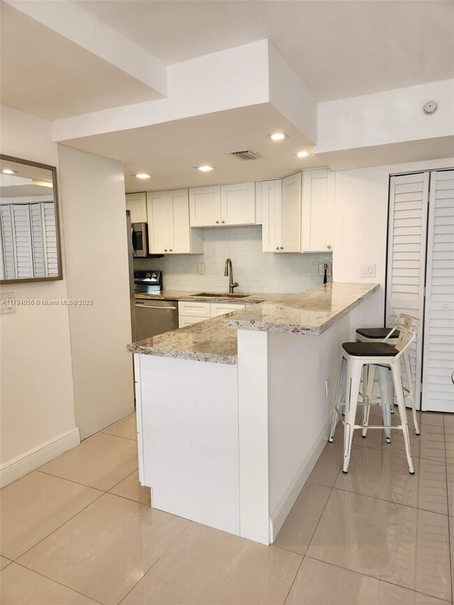 Building Photo - 5201 Orduna Dr