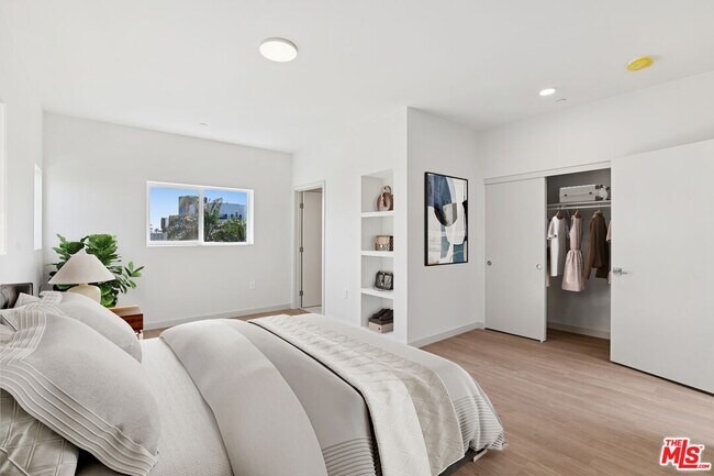 Building Photo - 2523 S Orange Dr