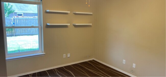Building Photo - 4107 SW Chapelstone Ave