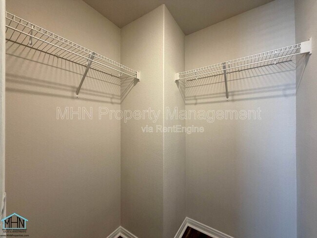 Building Photo - 10950 Chippewa Trce